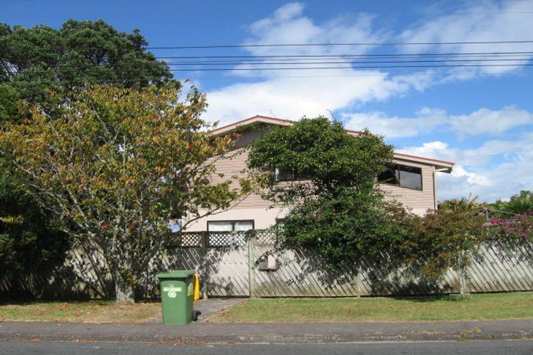 Photo of property in 1/158 Cliff View Drive, Green Bay, Auckland, 0604