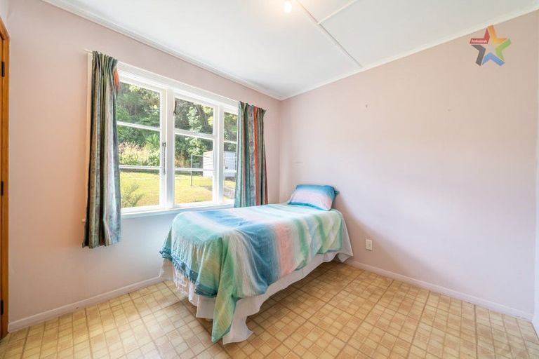 Photo of property in 72 Glen Road, Stokes Valley, Lower Hutt, 5019