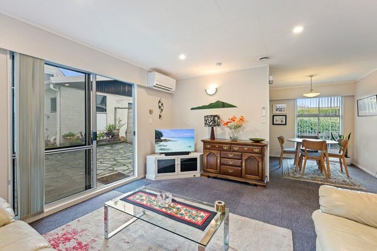 Photo of property in 35 Pehi Kupa Street, Waikanae, 5036