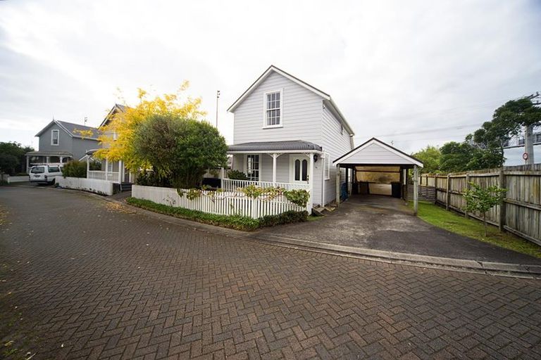 Photo of property in 5/28-36 Beach Road, Northcote Point, Auckland, 0627