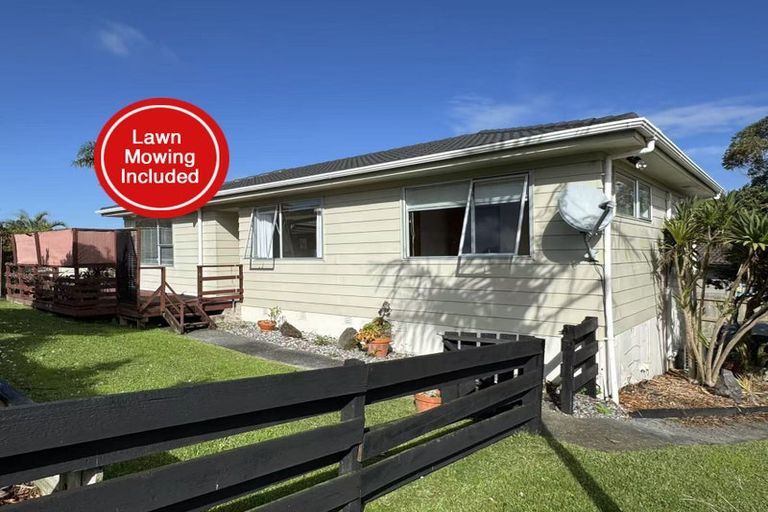 Photo of property in 4 Cushla Place, Massey, Auckland, 0614