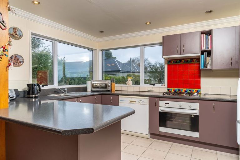 Photo of property in 102 Preston Crescent, Belleknowes, Dunedin, 9011