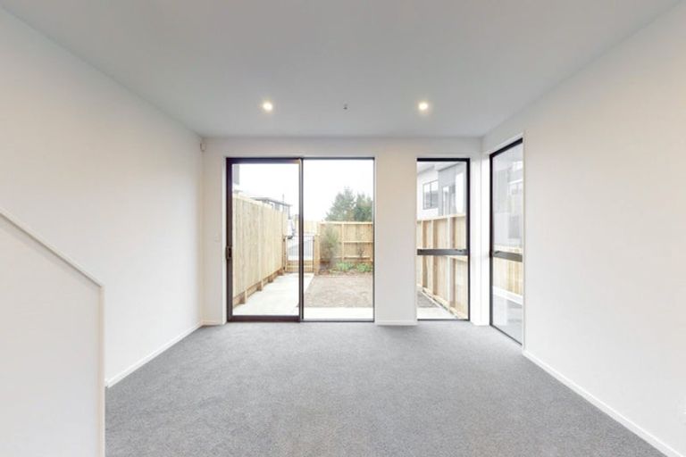 Photo of property in 7/62 Spenmoor Street, Newlands, Wellington, 6037