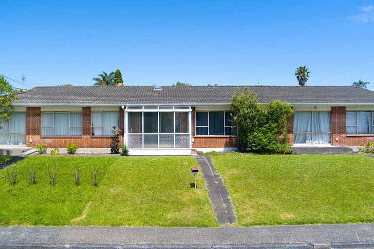 Photo of property in 2/2 Vodanovich Road, Te Atatu South, Auckland, 0610