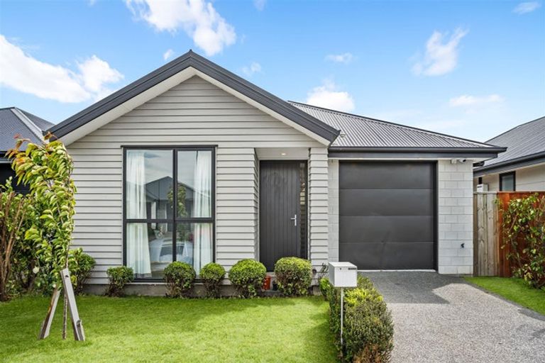 Photo of property in 14 George West Square West, Wigram, Christchurch, 8025