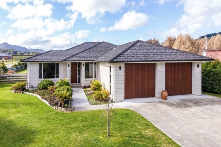 Photo of property in 94 Lisland Drive, Kinloch, Taupo, 3377