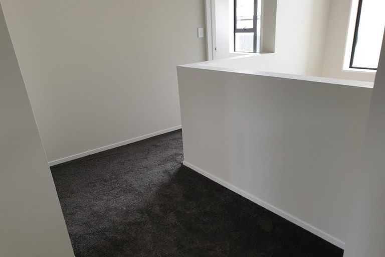 Photo of property in 16 Millcroft Lane, Ranui, Auckland, 0612