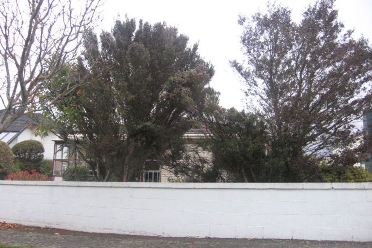 Photo of property in 5 Saulbrey Grove, Woburn, Lower Hutt, 5010