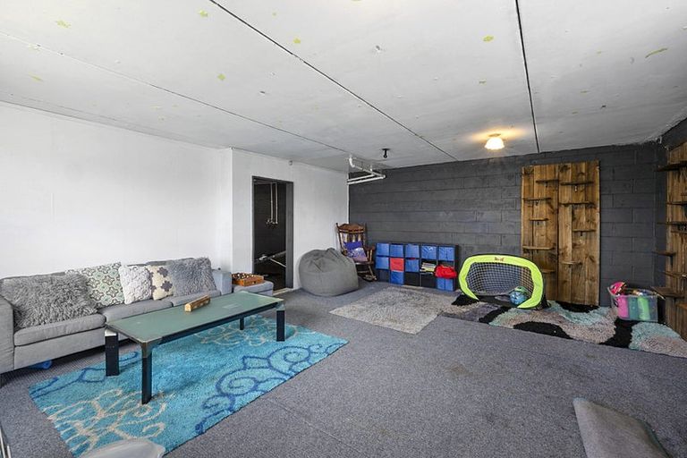 Photo of property in 32a Simons Street, Moturoa, New Plymouth, 4310