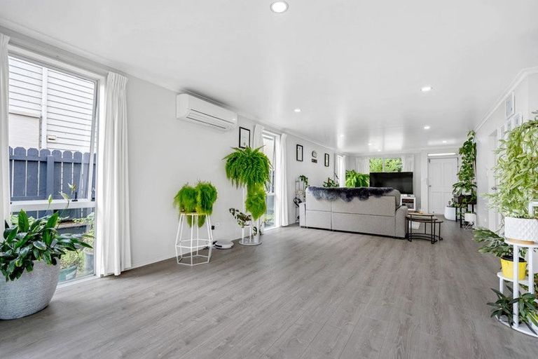 Photo of property in 52 Bruce Pulman Drive, Takanini, 2112