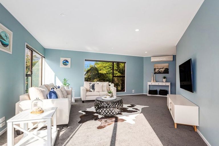 Photo of property in 6 Shackle Lane, Whitby, Porirua, 5024