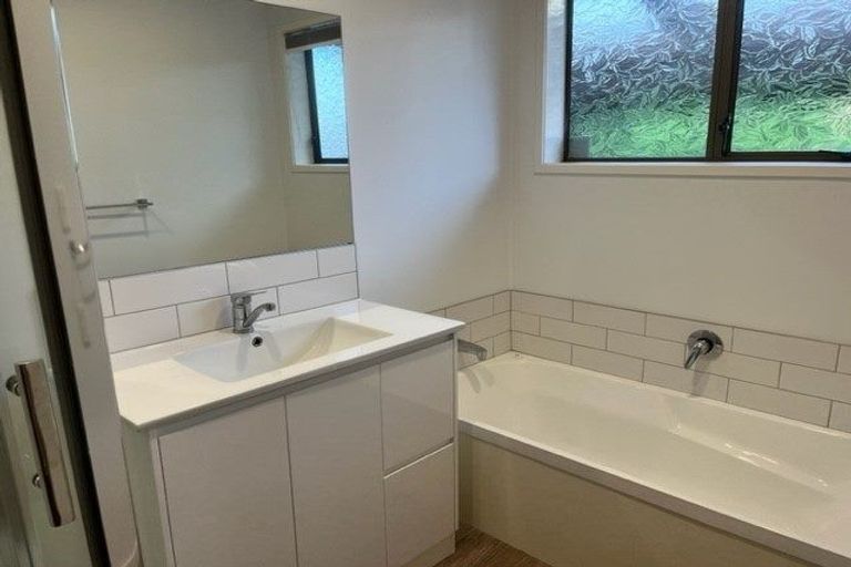 Photo of property in 1/41 Pigeon Mountain Road, Half Moon Bay, Auckland, 2012