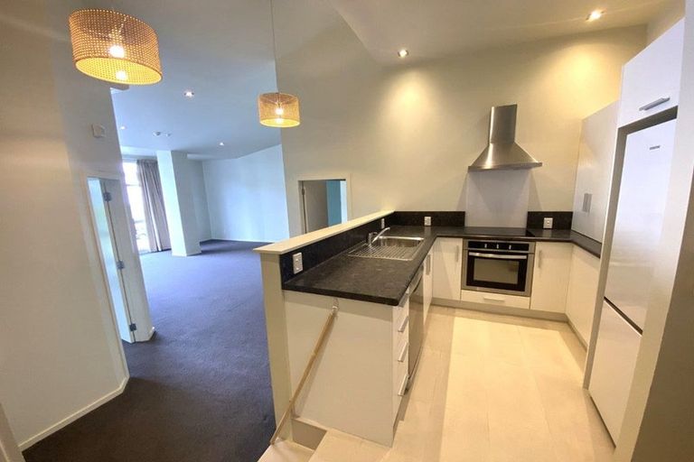 Photo of property in 2/20 Main Road, Tawa, Wellington, 5028