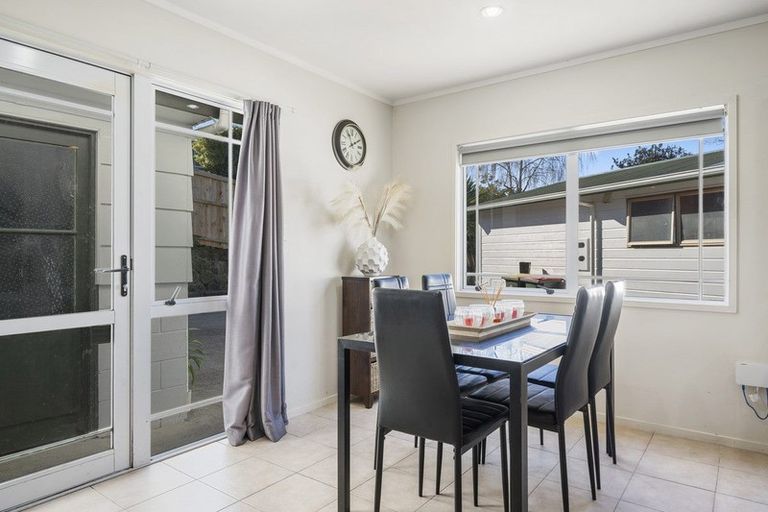 Photo of property in 27a Rotoiti Avenue, Pakuranga Heights, Auckland, 2010