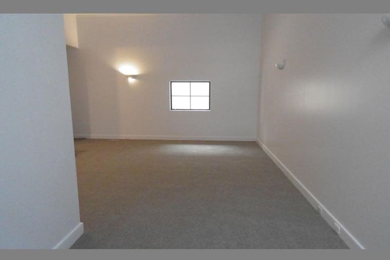 Photo of property in 5 Cheshire Street, Cannons Creek, Porirua, 5024