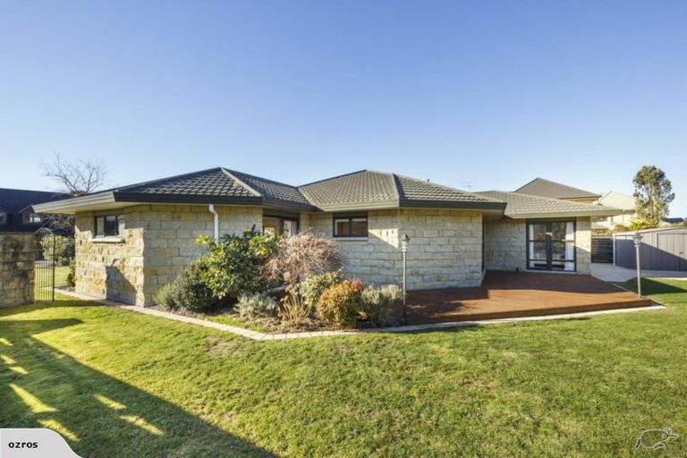 Photo of property in 10 The Oaks, Awapuni, Palmerston North, 4412