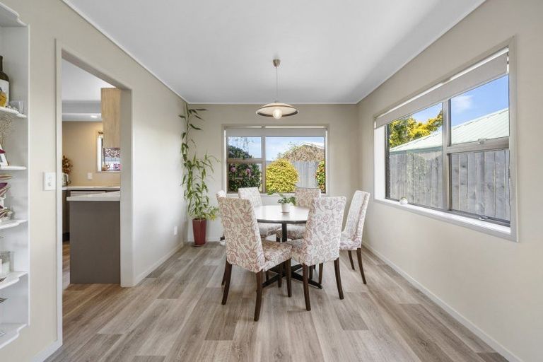Photo of property in 2/7 Kathleen Place, Rainbow Point, Taupo, 3330