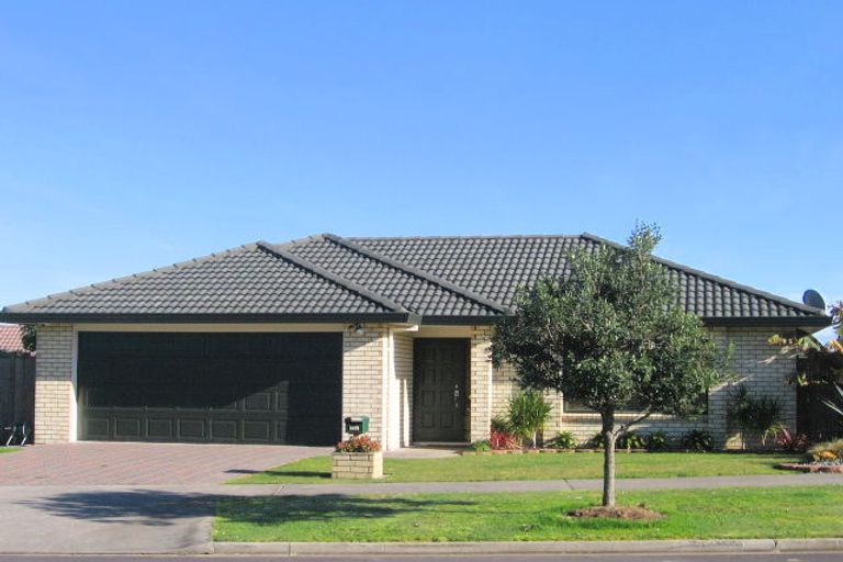 Photo of property in 33 Dairyland Drive, East Tamaki Heights, Auckland, 2016