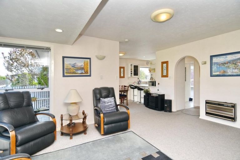 Photo of property in 22 Prestons Road, Redwood, Christchurch, 8051