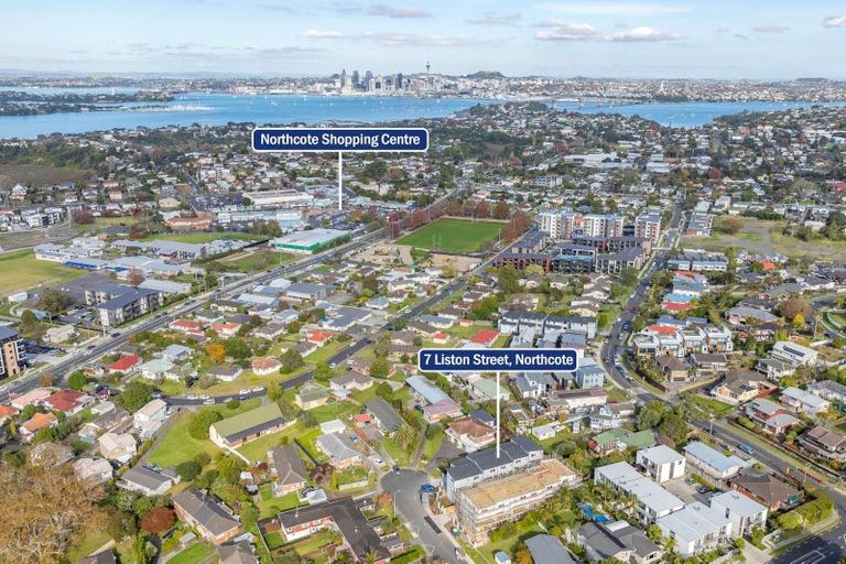 Photo of property in 7c Liston Street, Northcote, Auckland, 0627