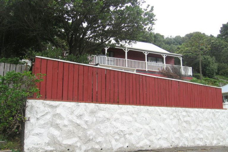 Photo of property in 133 Houghton Bay Road, Houghton Bay, Wellington, 6023