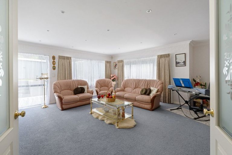 Photo of property in 16 Waimanu Bay Drive, Te Atatu Peninsula, Auckland, 0610