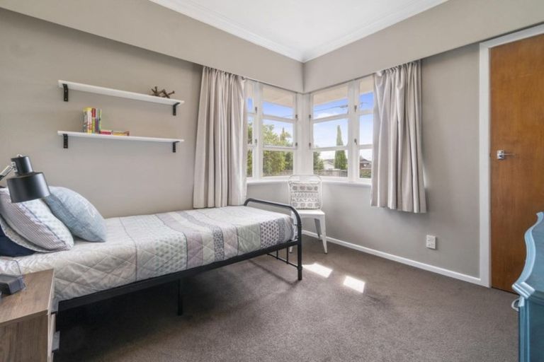 Photo of property in 46a Te Atatu Road, Te Atatu South, Auckland, 0610