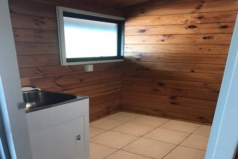 Photo of property in 11a Pendene Place, Forrest Hill, Auckland, 0620