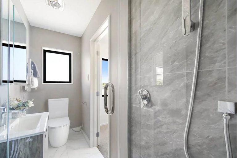 Photo of property in 2/32 Sunlands Drive, Manurewa, Auckland, 2102