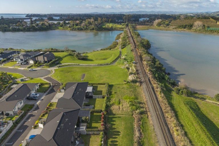 Photo of property in Waterview Estate, 26/4 Greystone Place, Omokoroa, 3114