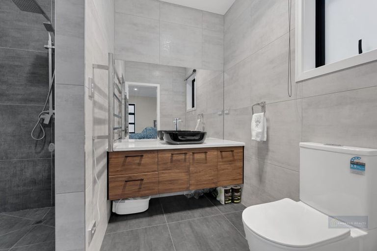 Photo of property in 1 Leven Lane, Totara Heights, Auckland, 2105