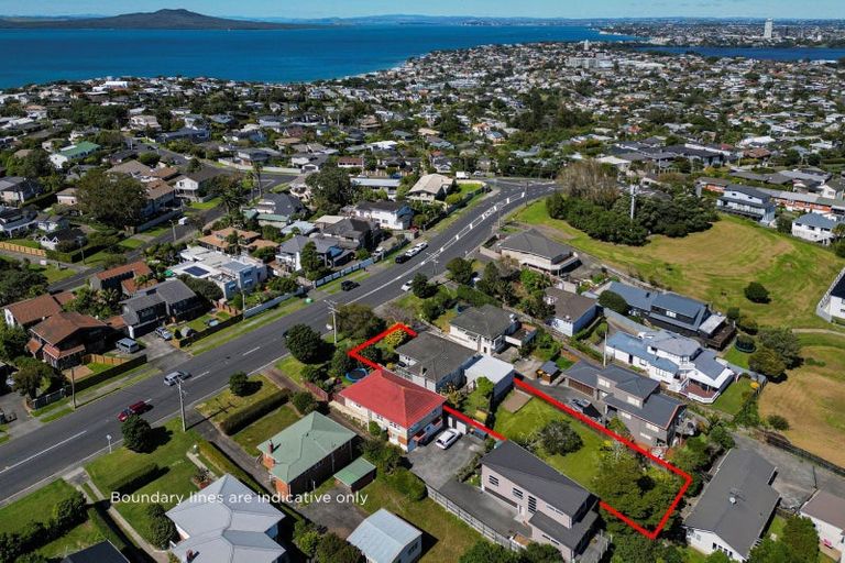 Photo of property in 194 East Coast Road, Forrest Hill, Auckland, 0620