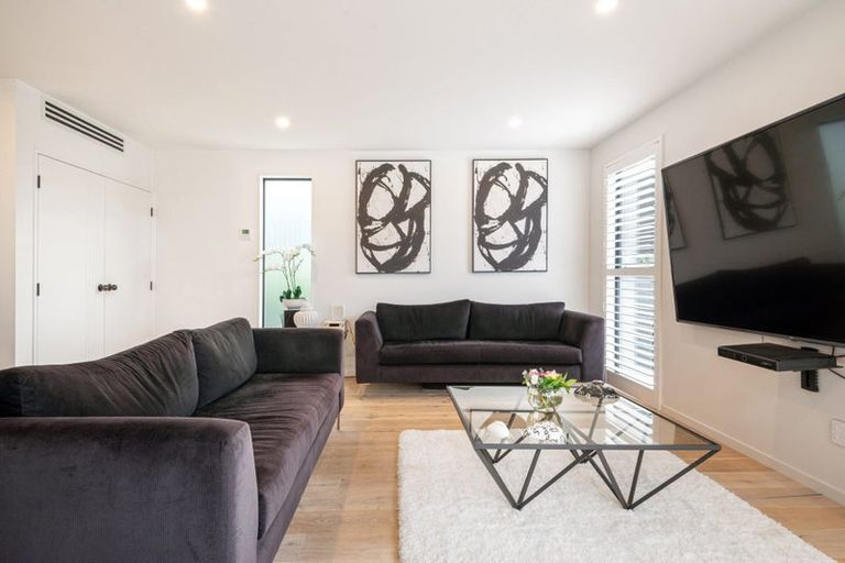 Photo of property in 18a Marama Street, Castor Bay, Auckland, 0620