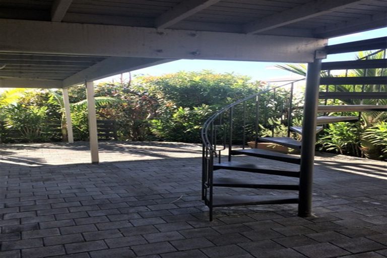 Photo of property in 23 Churchill Road, Murrays Bay, Auckland, 0630