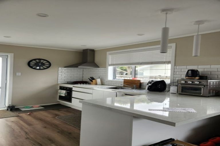 Photo of property in 1/12 Poplar Grove, Ebdentown, Upper Hutt, 5018