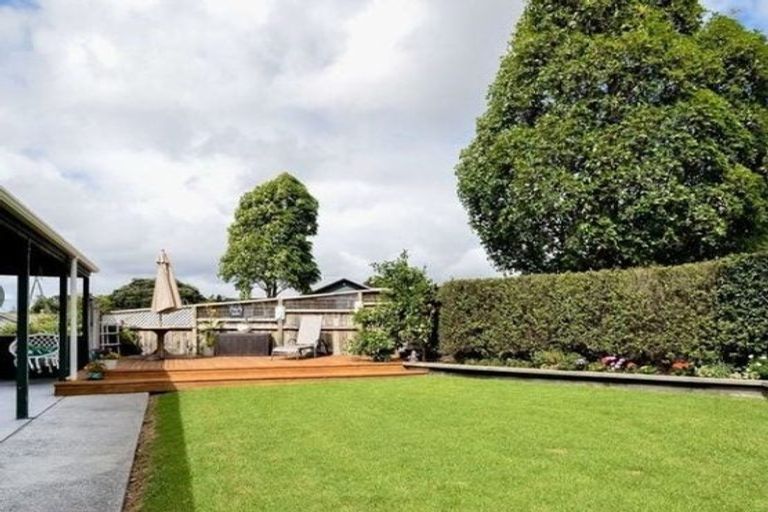 Photo of property in 81 Pupuke Road, Northcote, Auckland, 0627