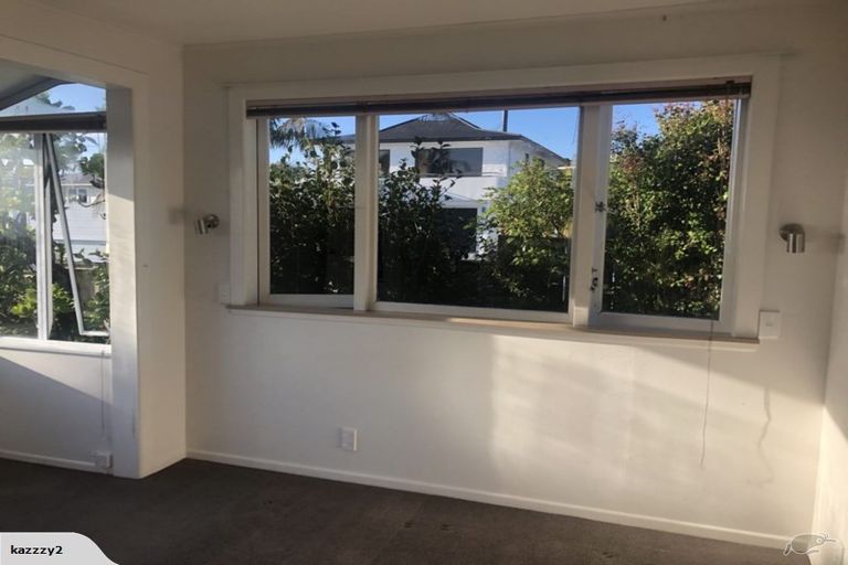 Photo of property in 2 Elgin Place, Red Beach, 0932