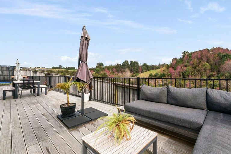 Photo of property in 32 Puhirake Crescent, Pyes Pa, Tauranga, 3112