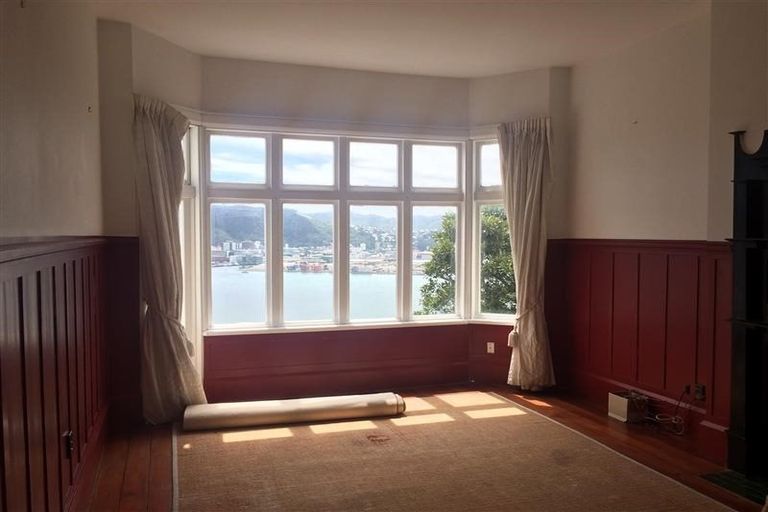 Photo of property in 50 Palliser Road, Roseneath, Wellington, 6011