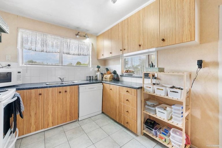 Photo of property in 19 Balgowan Terrace, Conifer Grove, Takanini, 2112