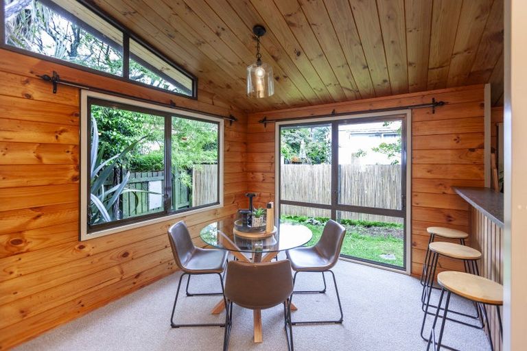 Photo of property in 1a Karaka Grove, Waikanae, 5036