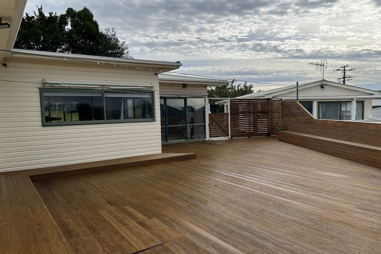 Photo of property in 40 Waimumu Road, Massey, Auckland, 0614