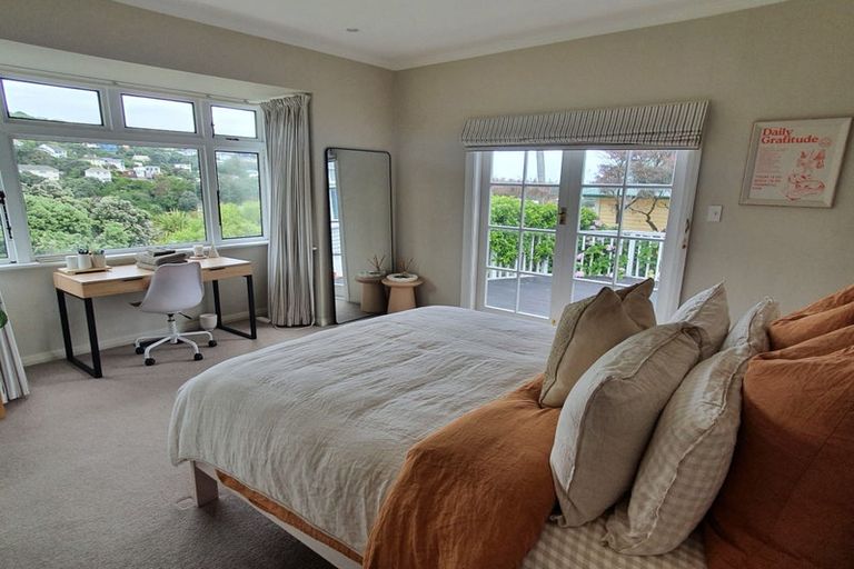 Photo of property in 49 Tio Tio Road, Miramar, Wellington, 6022