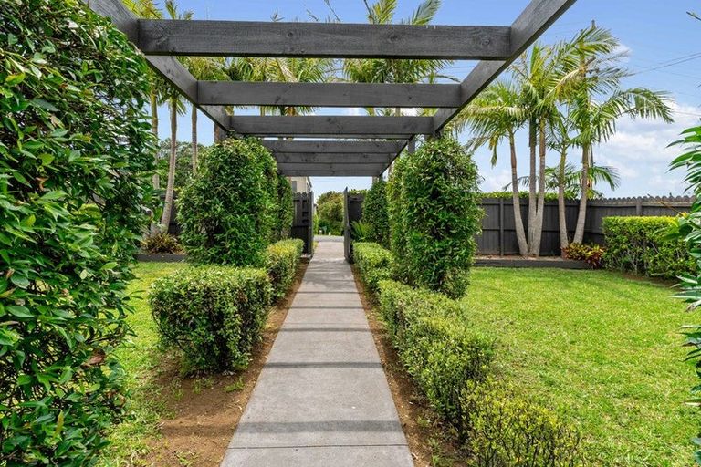 Photo of property in 1/28 Bleakhouse Road, Howick, Auckland, 2014