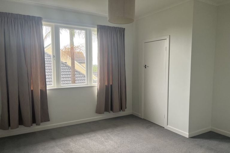 Photo of property in 1/116 Sandspit Road, Shelly Park, Auckland, 2014