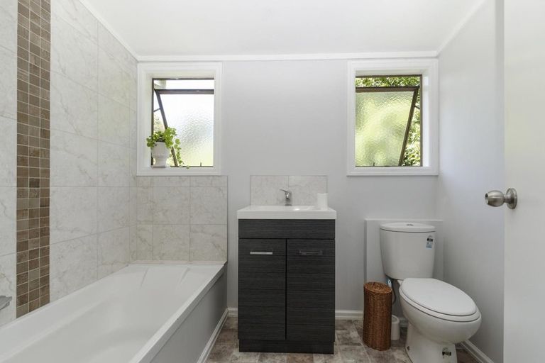 Photo of property in 21 St James Avenue, Helensville, 0800