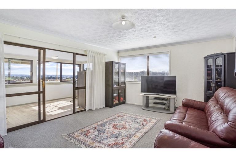 Photo of property in 70 Pemberton Avenue, Bayview, Auckland, 0629