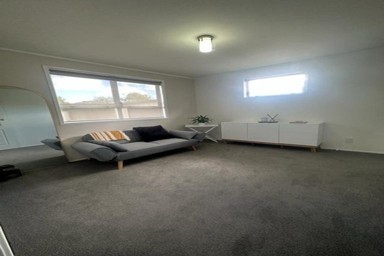 Photo of property in 14 Pukeroa Place, Papakura, 2110