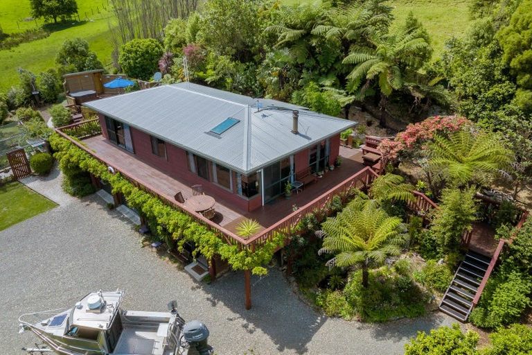 Photo of property in 5732 Kenepuru Road, Waitaria Bay, Picton, 7282