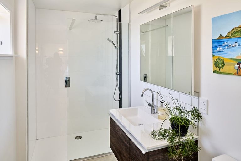 Photo of property in 53 Pukatea Street, Eastbourne, Lower Hutt, 5013